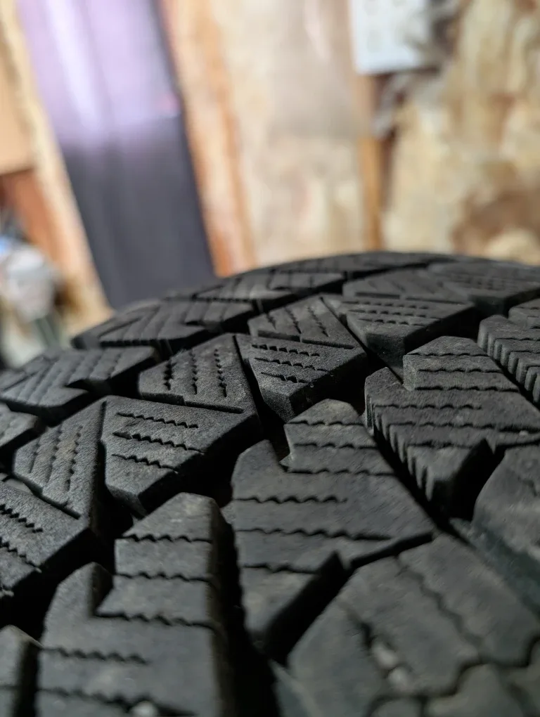 (4)-215/50R17 Winter Tires On Rims Off 2020 Chevrolet Cruze TPMS image indicator(2)