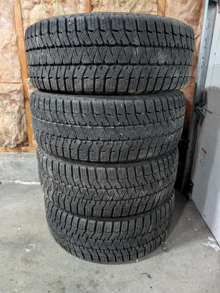 (4)-215/50R17 Winter Tires On Rims Off 2020 Chevrolet Cruze TPMS image indicator(7)