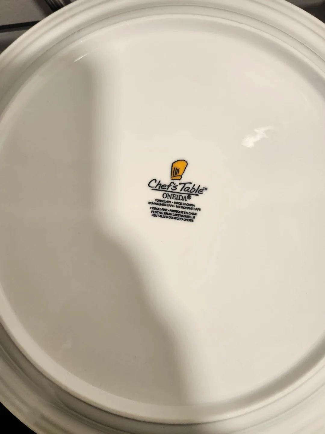 Chef's Table Oneida Porcelain Dinner Plates image indicator(2)