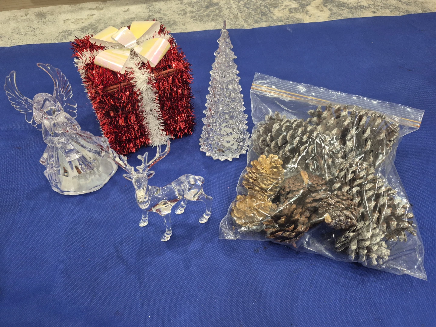 Christmas Tree Skirt & Holiday Decorations - photo 4