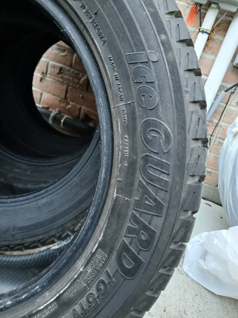 Yokohama Ice Guard iG51v Winter Tires - 235/60R18 image indicator(2)