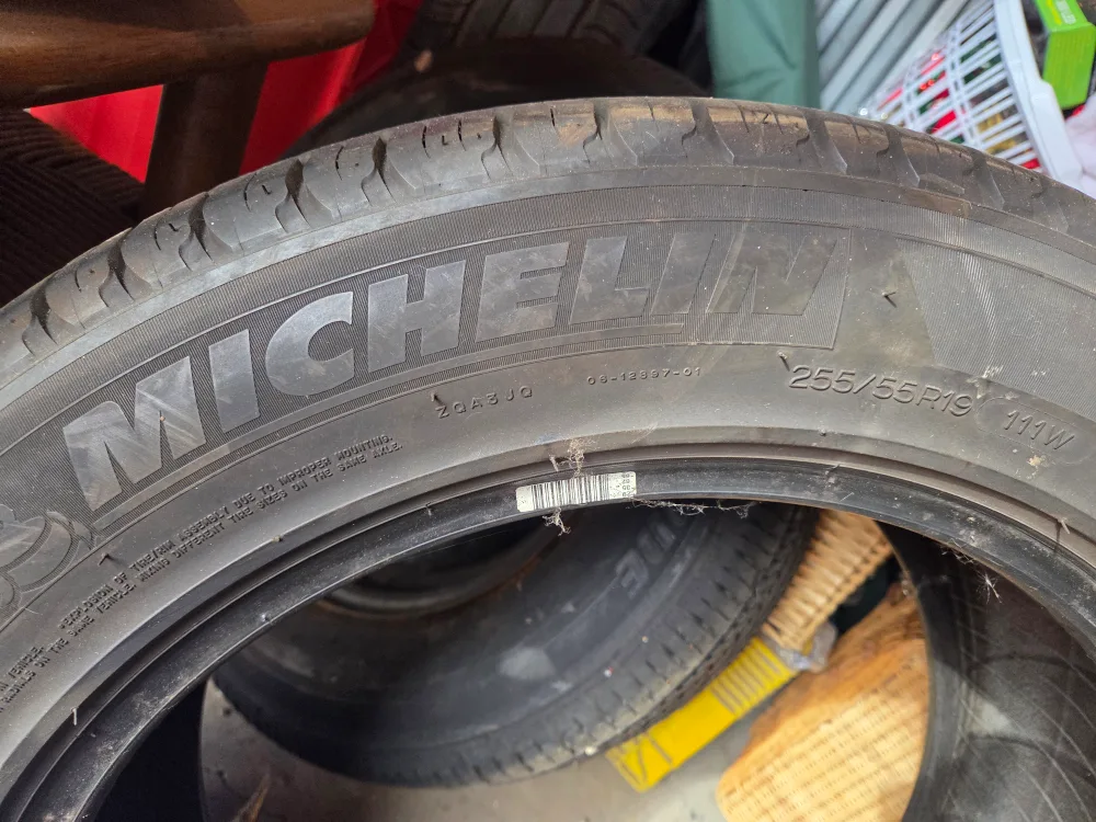 Michelin Latitude Tour HP 255/55R19 Tire image indicator(2)