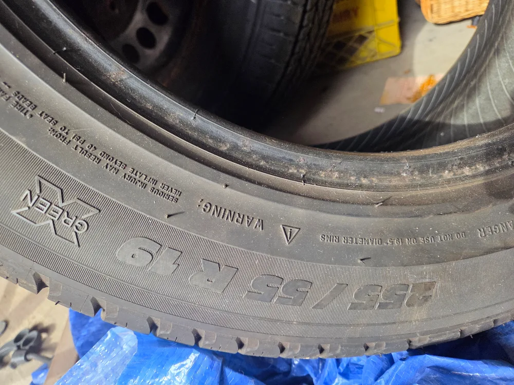 Michelin Latitude Tour HP 255/55R19 Tire image indicator(3)