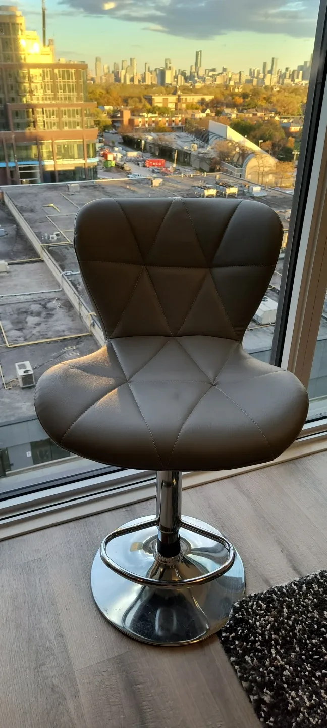 Adjustable Height Swivel Bar Stool image indicator(3)