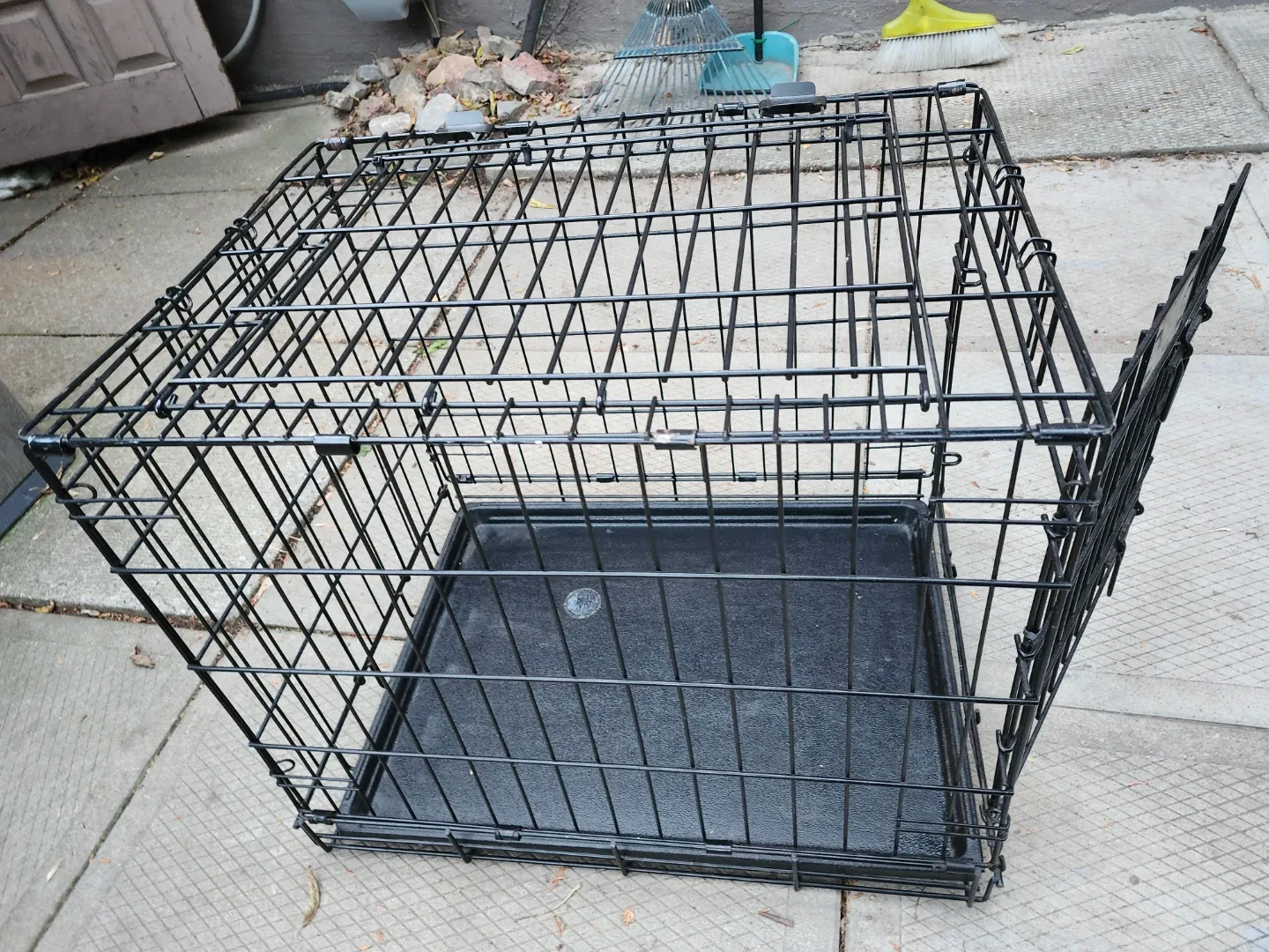 Pet Crate / Cage  24x22x18 inches image indicator(6)