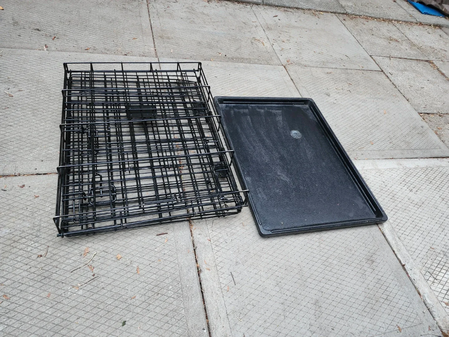 Pet Crate / Cage  24x22x18 inches image indicator(10)