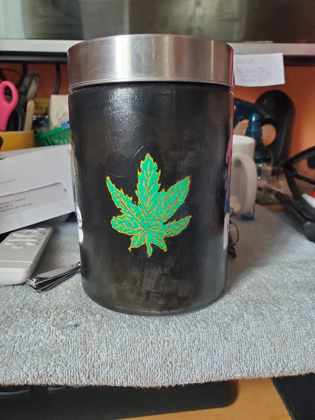 Hand-Painted Black Storage Jar image indicator(4)