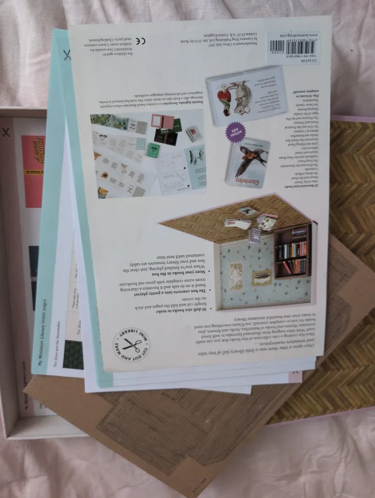 My Miniature Library: 30 Tiny Books image indicator(2)