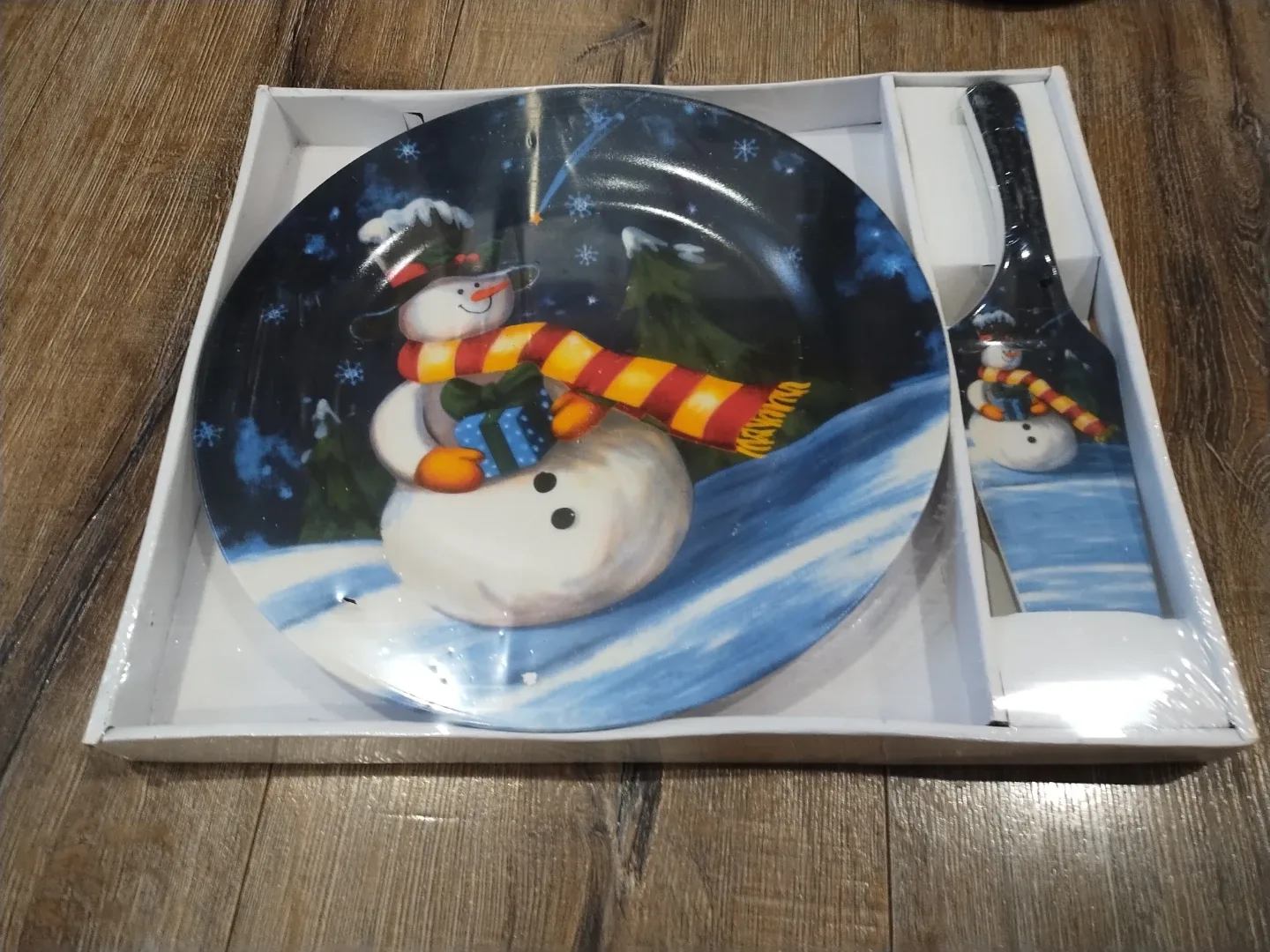 New 10.5" Cake Plate with Server image indicator(2)