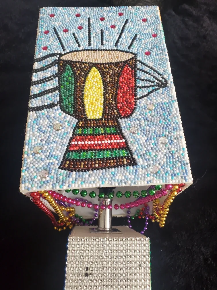 Handmade Beaded Music-Themed Lamp image indicator(4)