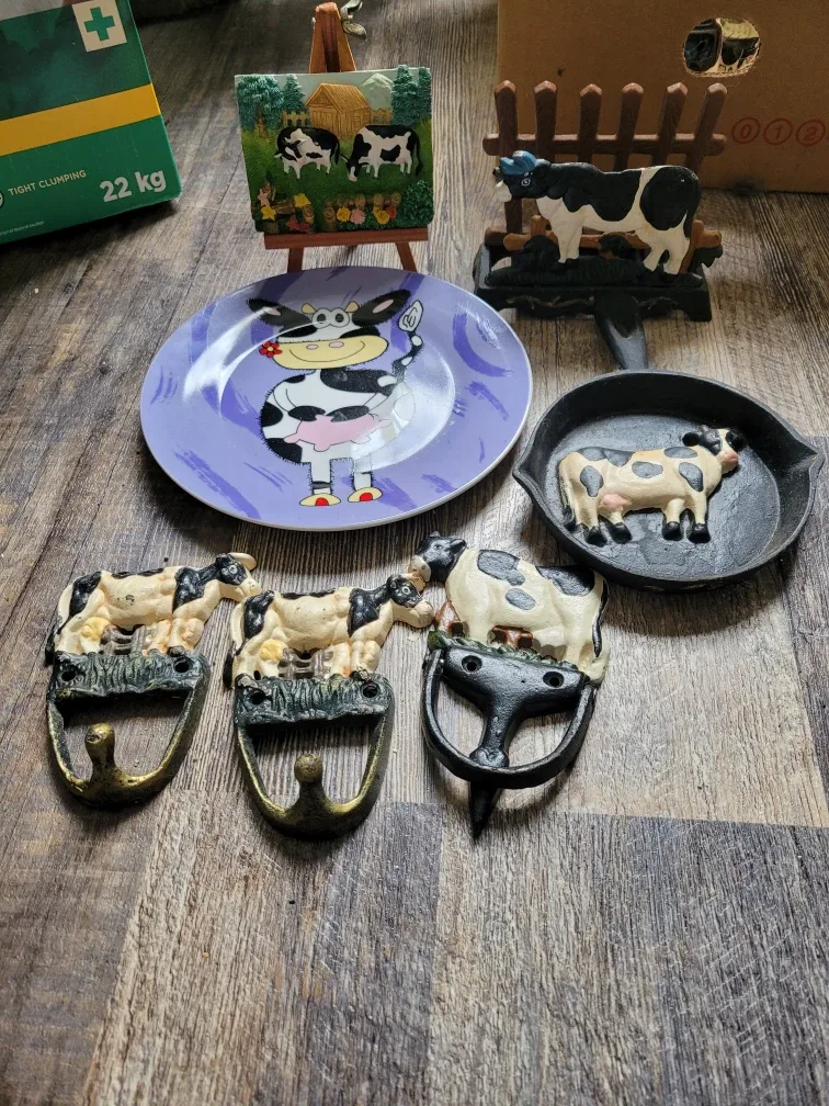 Cow-themed Decor Collection image indicator(4)