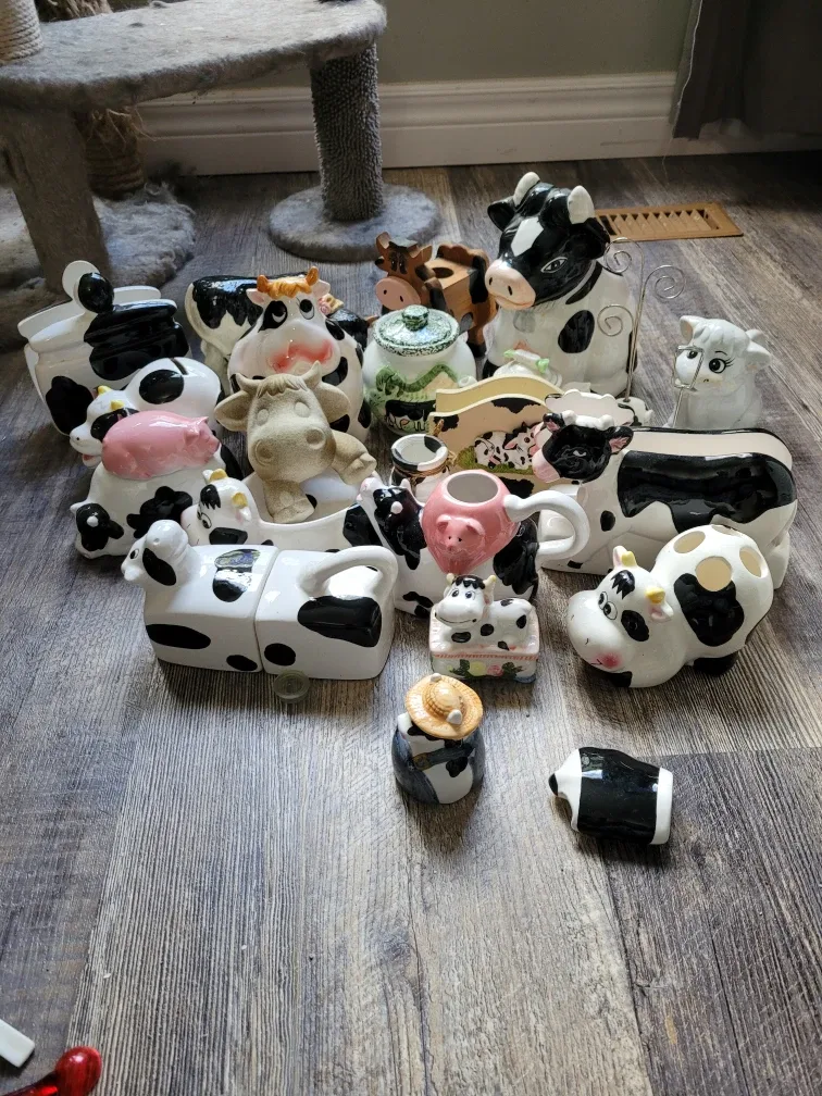 Cow-themed Decor Collection image indicator(6)