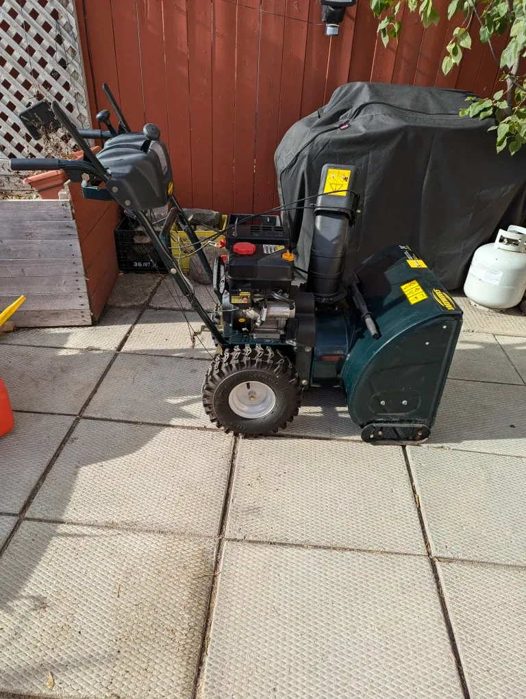 Yardworks 24-inch Snowblower image indicator(3)