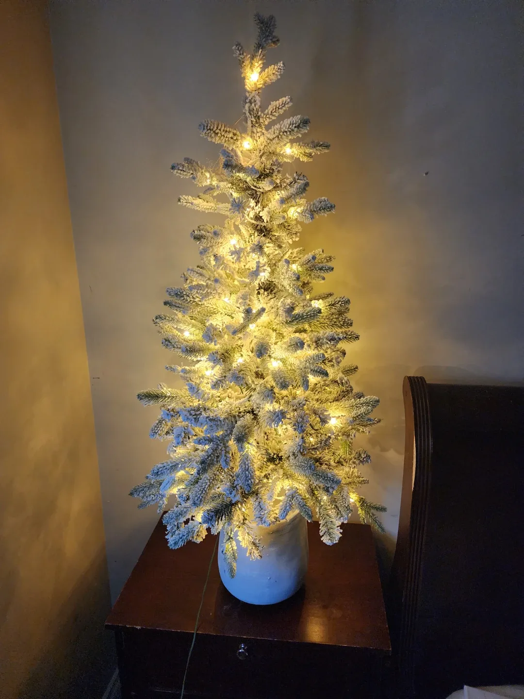 Small Artificial Christmas Tree with Lights image indicator(2)
