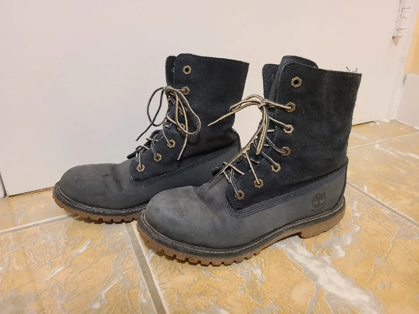 Timberland Waterproof Boots - Women size 7 🥕 thumbnail