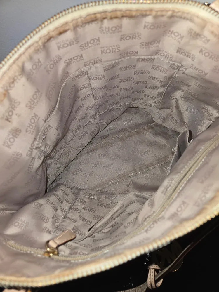 Michael Kors Tote Bag image indicator(2)