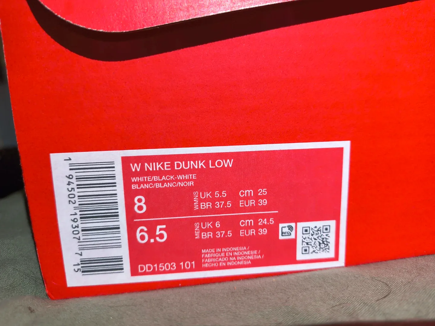 Nike Dunk Low White/Black (Panda) - Women's 8 / Men's 6.5 image indicator(4)