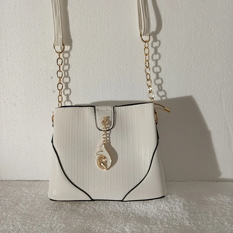White Shoulder Bag with Gold Chain - photo 3