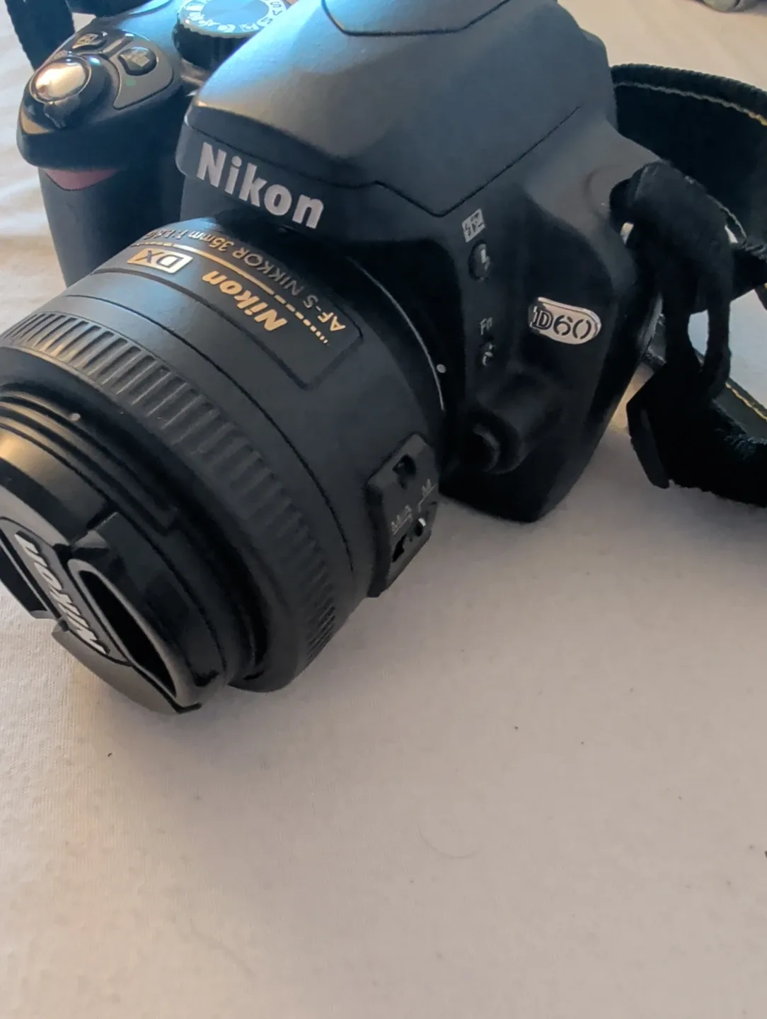Nikon D60 DSLR Camera with 35mm Lens image indicator(3)