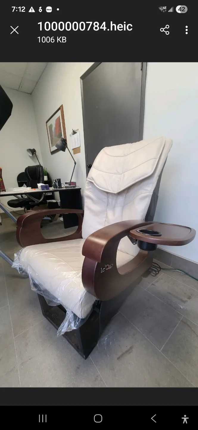 New Le'Quo Salon Grade Massage Chair image indicator(2)