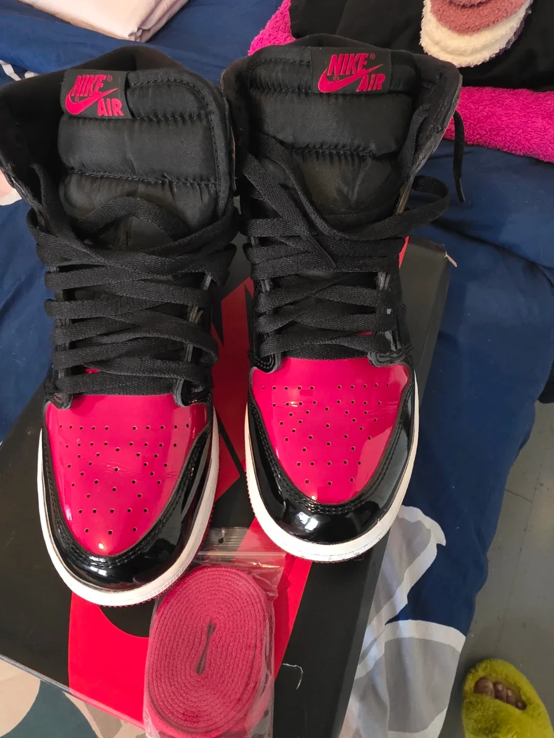 Nike Air Jordan 1 Retro High OG 'Varsity Red' Shoes