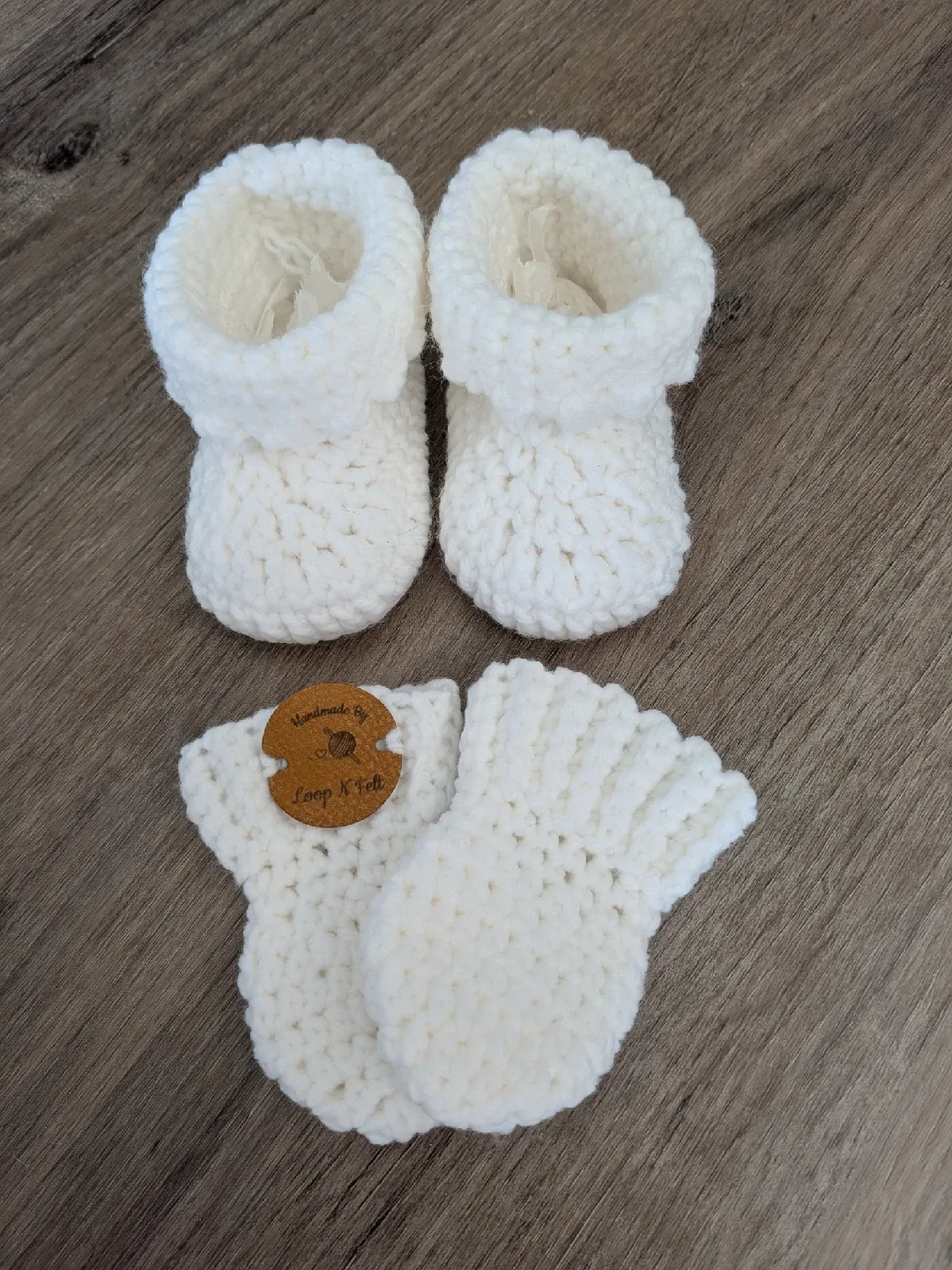 Handmade Crochet Baby Booties, Mittens & Hat Set image indicator(4)