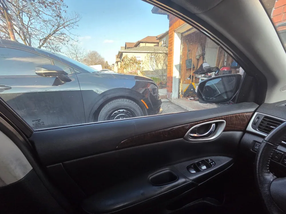 2015 Nissan Sentra SL Sedan Uses image indicator(6)