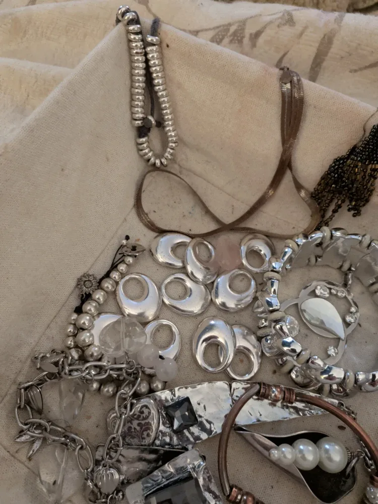 Assorted Silver Tone Costume Jewellery image indicator(4)
