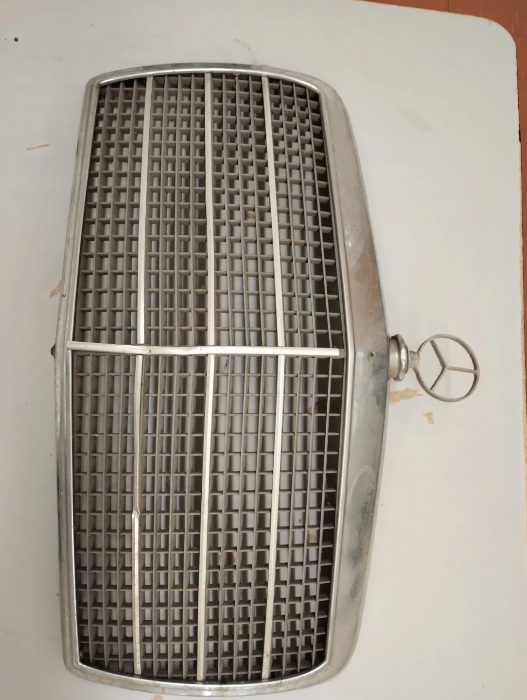 Mercedes-Benz Grill 1975 W114 W115 300D - photo 2