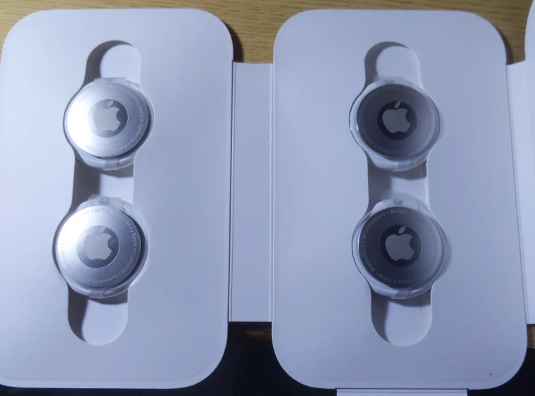Apple AirTag (4 Pack) - New - photo 2