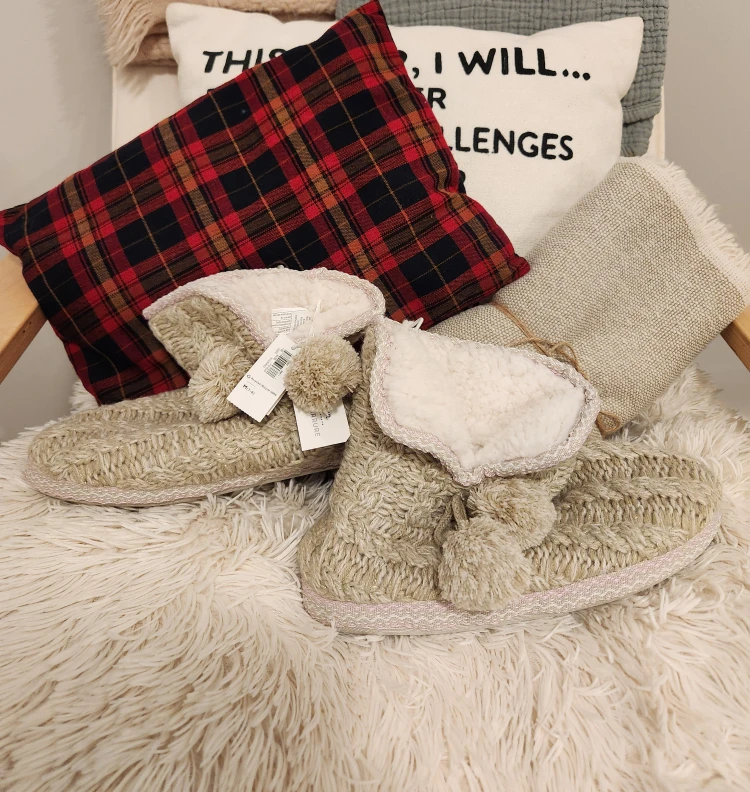 New Old Navy Knit Slipper Booties - Size M (7-8)