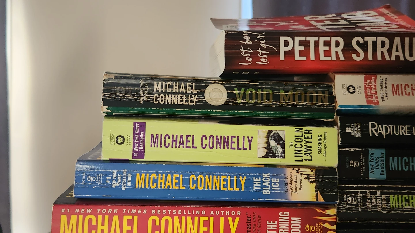 21 Michael Connelly & 4 others - photo 4