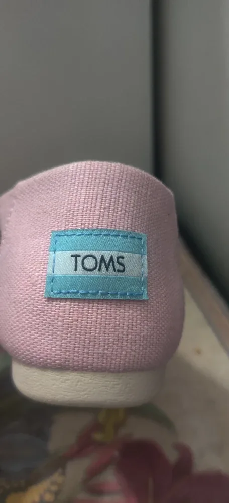 TOMS Pink Canvas Shoes - Women's Size 7 image indicator(3)