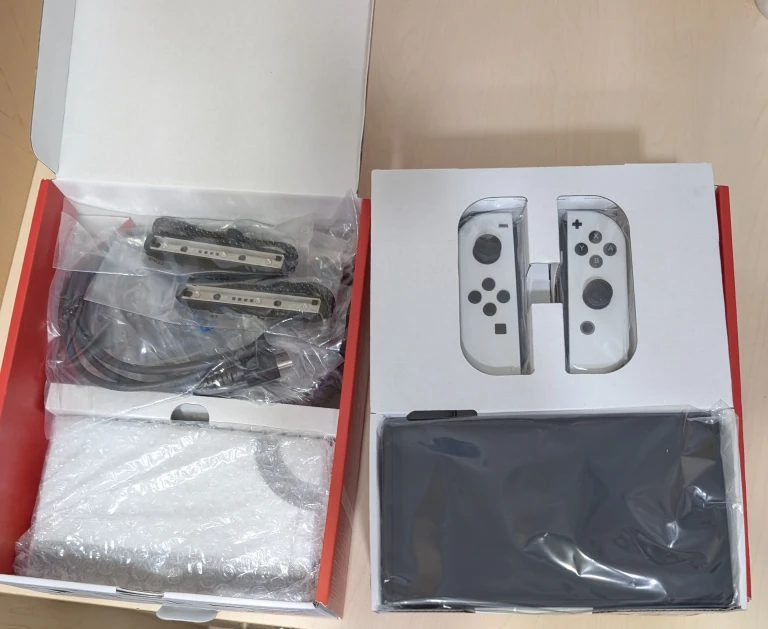 New Nintendo Switch OLED - White Joy-Cons - photo 4