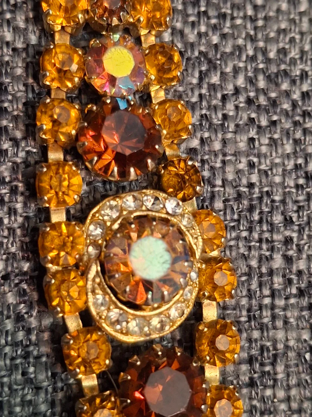 Vintage Rhinestone Bracelet - Gold Tone image indicator(7)