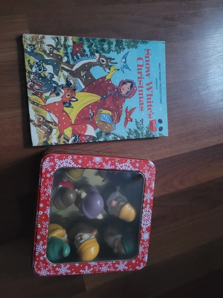 Snow White's Christmas Book & Figurine Set