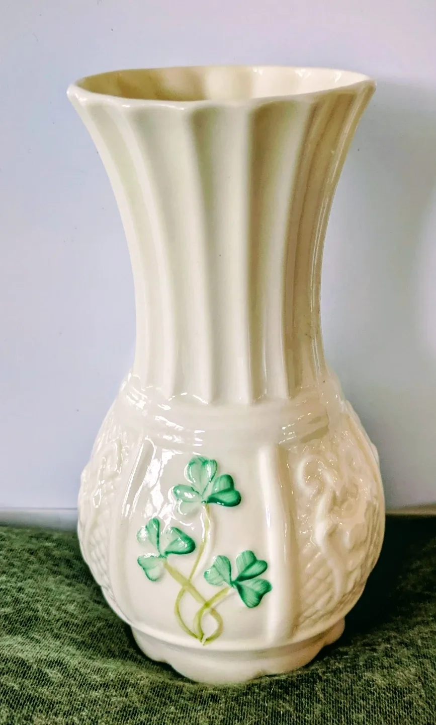 Belleek Co Nadine spill vase