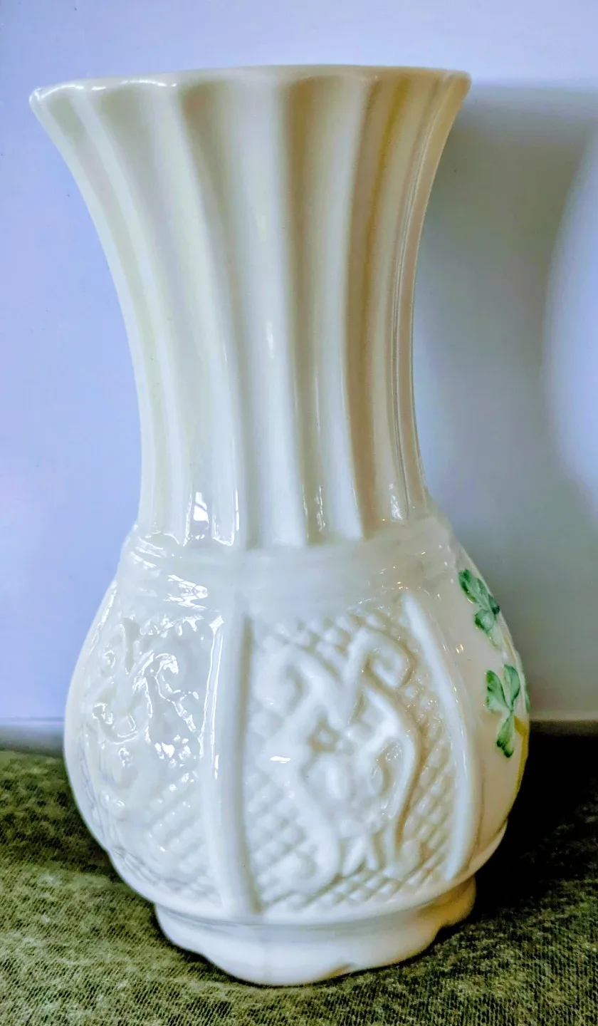 Belleek Co Nadine spill vase image indicator(2)