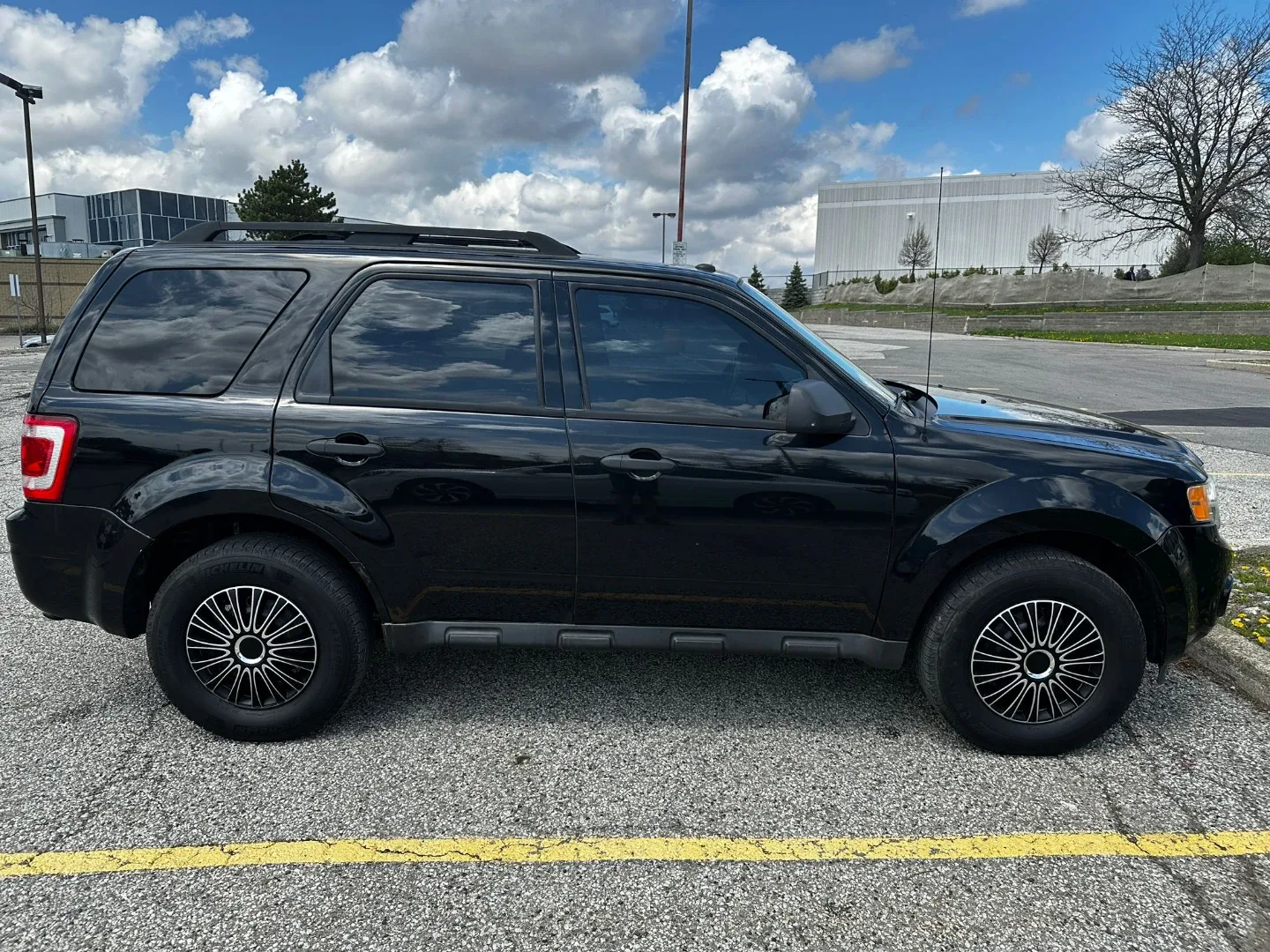 Michelin Latitude X-Ice 235/70R16 Winter Tire image indicator(5)