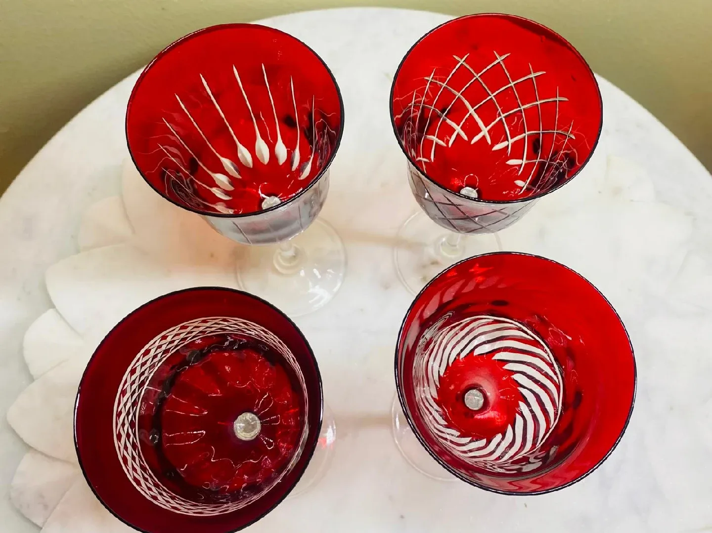 Set of 4 Red Wine Glasses image indicator(2)