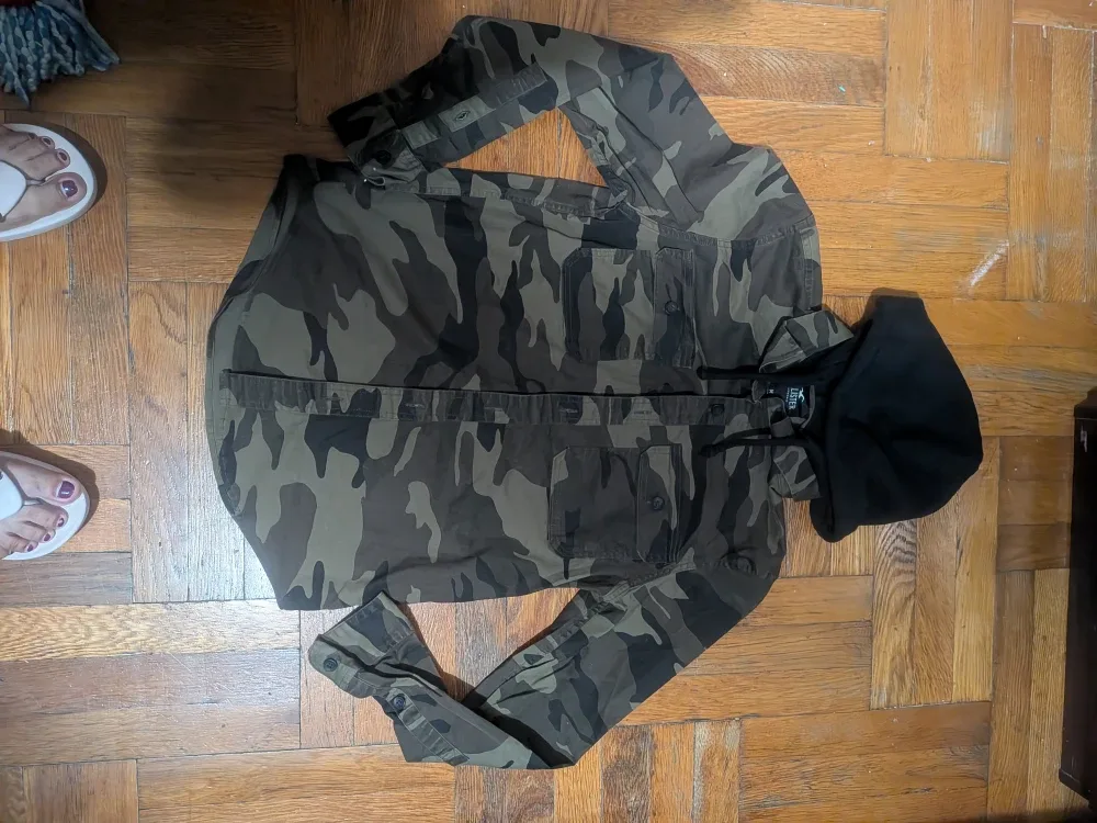 Hollister Camo Hoodie Shirt thumbnail