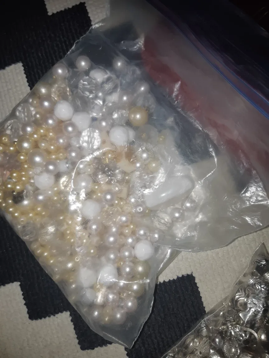 Mixed Beads Lot for Crafting image indicator(2)