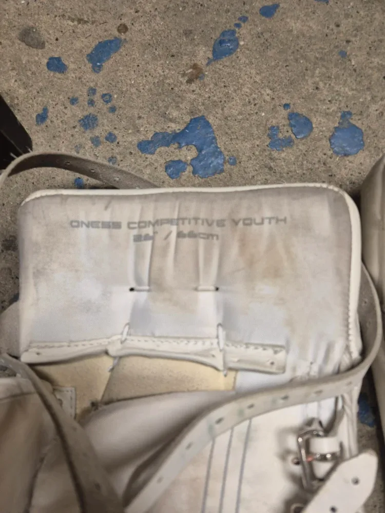 Bauer goalie pads image indicator(3)