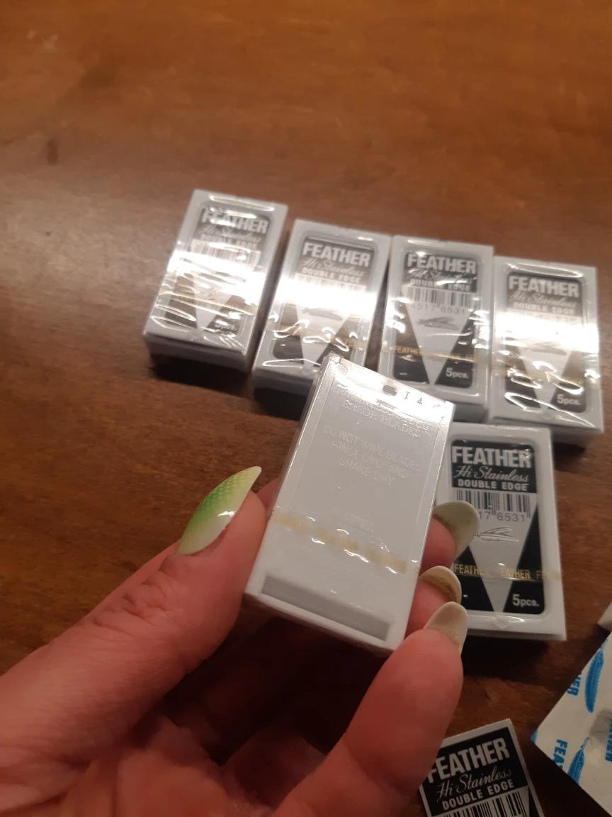 Feather Hi-Stainless Double Edge Razor Blade bundle - photo 3