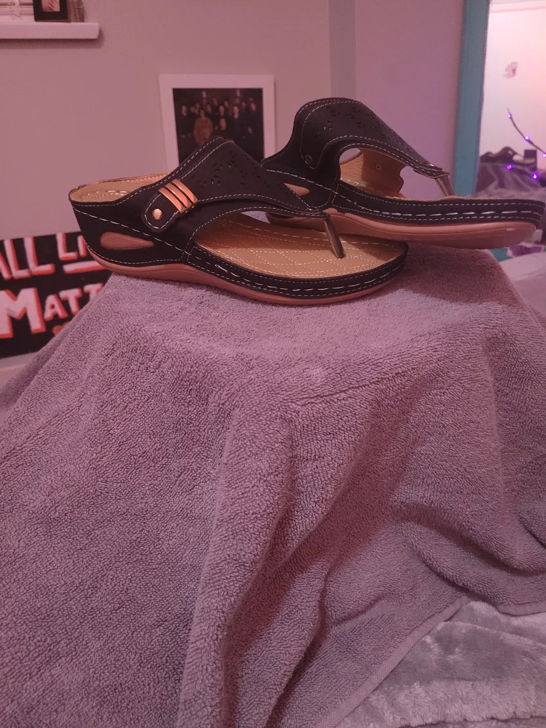 Sandals Size 61/2 image indicator(2)