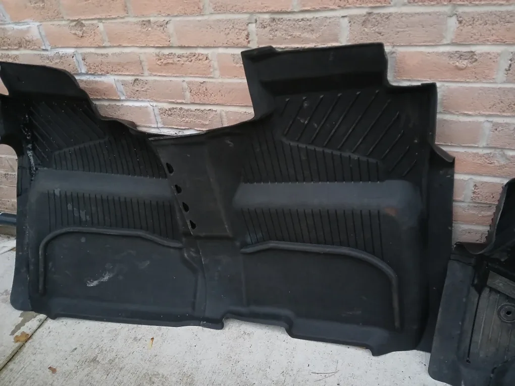 Chevrolet Floor Mats - Black image indicator(3)