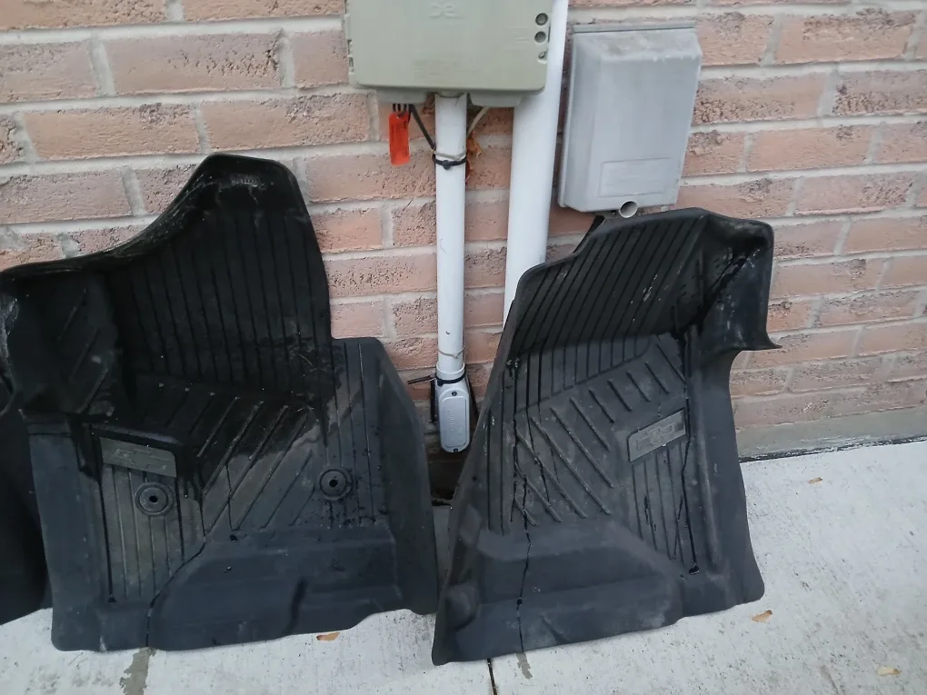 Chevrolet Floor Mats - Black image indicator(4)