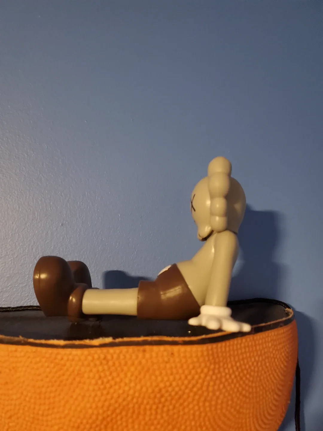 Kaws Companion Resting Place Figure image indicator(2)