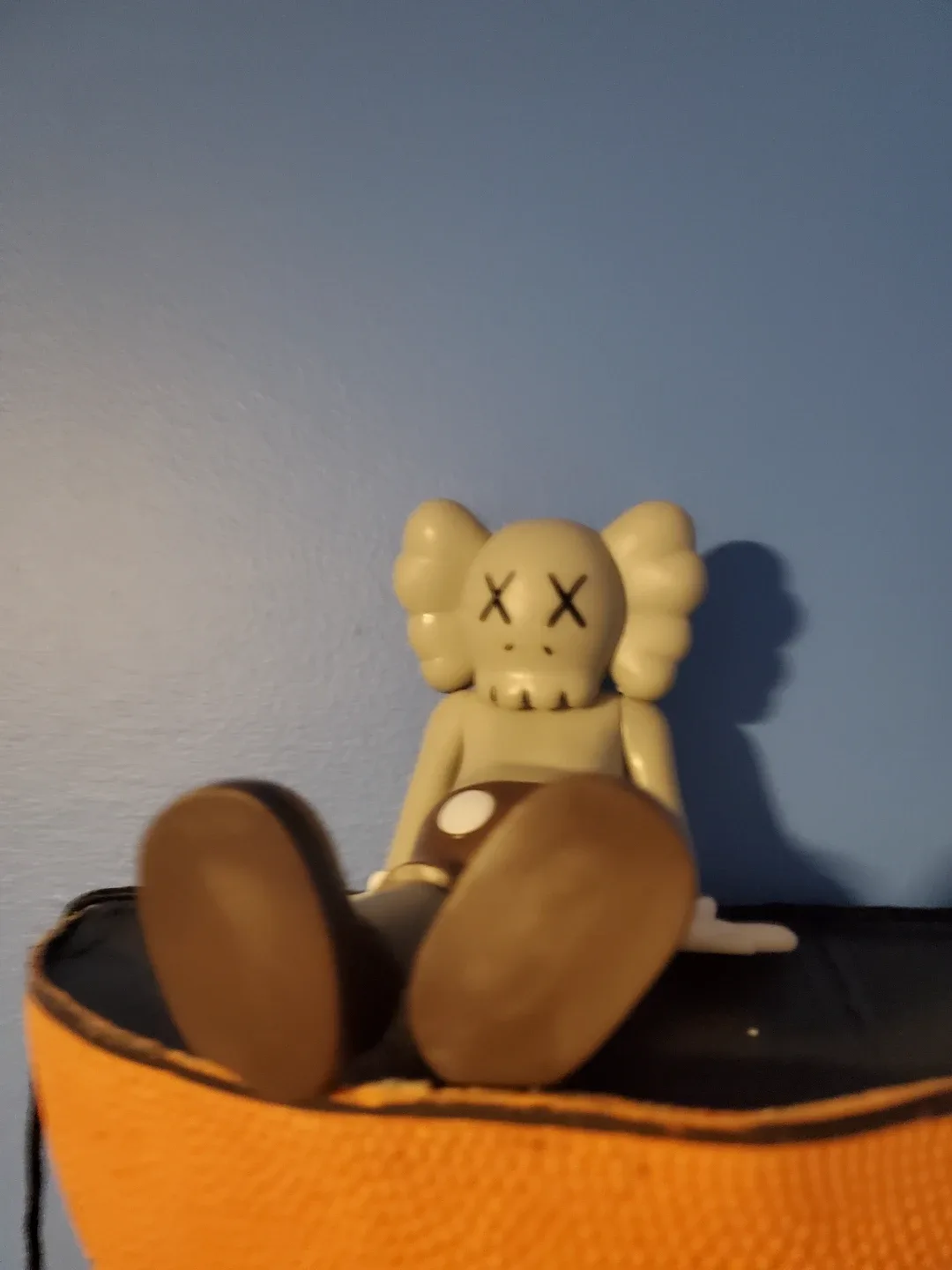 Kaws Companion Resting Place Figure image indicator(3)