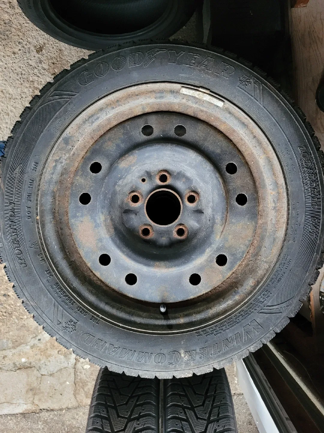 Goodyear WinterCommand Tires Snow tires on rims image indicator(2)